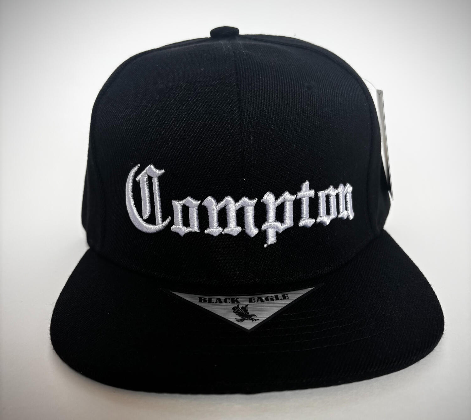 Casquette Snapback visière droite Compton Broderie Blanche - COMPTON Casquette snapback noire brodee Compton écriture Old English style West Coast gangsta Easy E