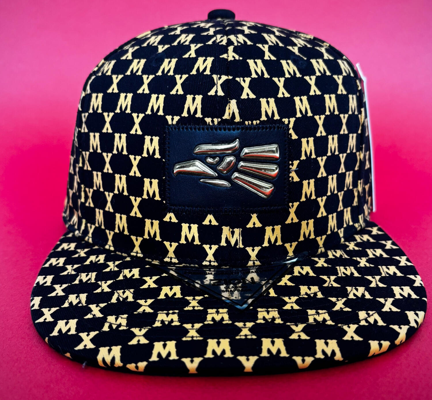 Casquette Snapback visière droite Motifs Dorés - MX GOLD Casquette snapback noire avec motifs répétés et détails dorés style streetwear Mexico
