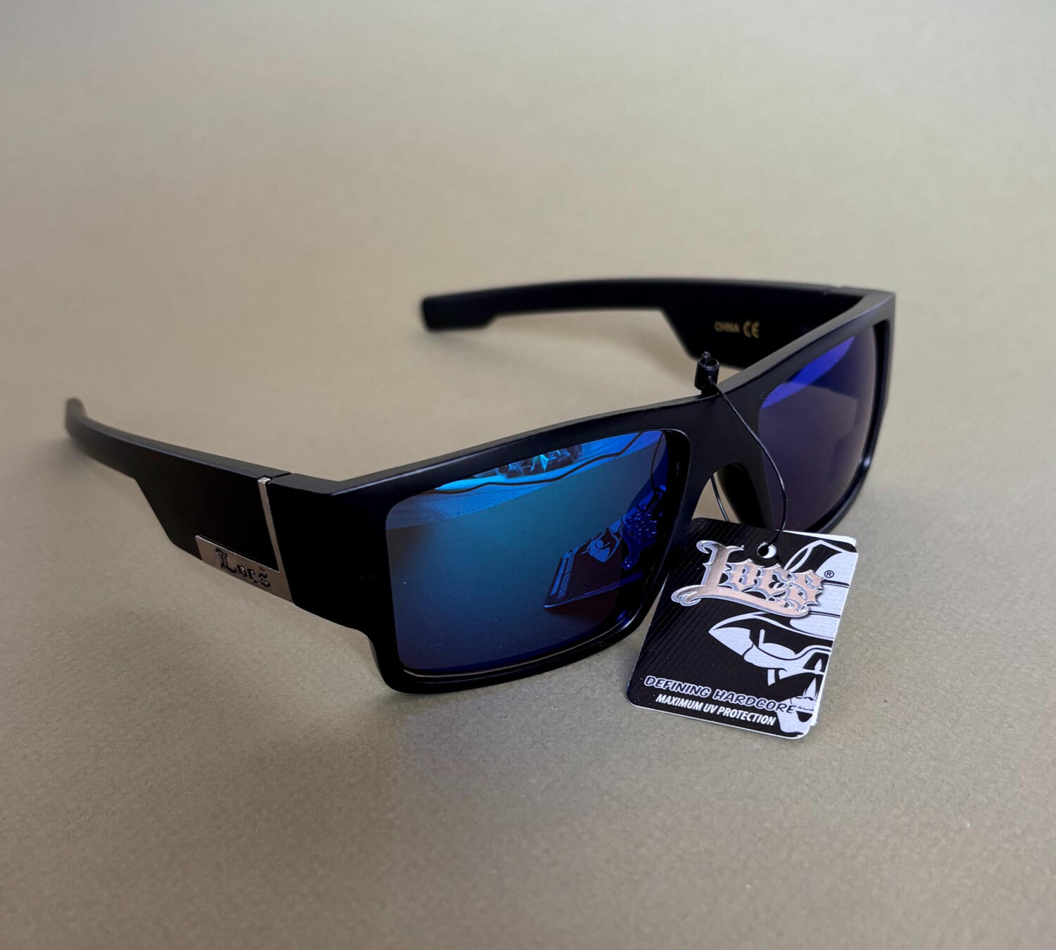 Lunettes Locs cholo Player - Verres Miroir Bleu - 91085 MBRV BLUE Lunettes de soleil Locs rectangulaires noires avec verres miroir bleus style West Coast cholo lowrider