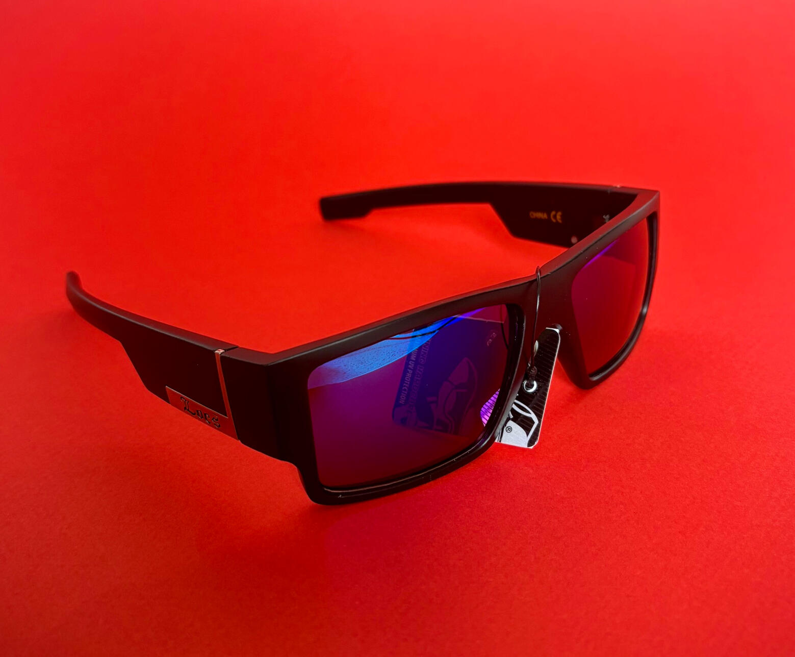 Lunettes Locs Player - Verres Miroir Pétrole - 91085 MBRV PETROL Lunettes de soleil Locs Player cholo rectangulaires noires avec verres effet miroir pétrole style streetwear